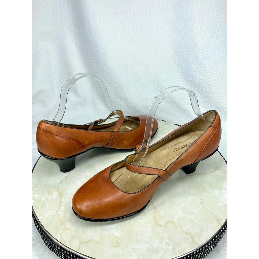 Softspots Leather Mary Jane Kitten Heel Pumps Womens 9.5WW Brown Office Academia